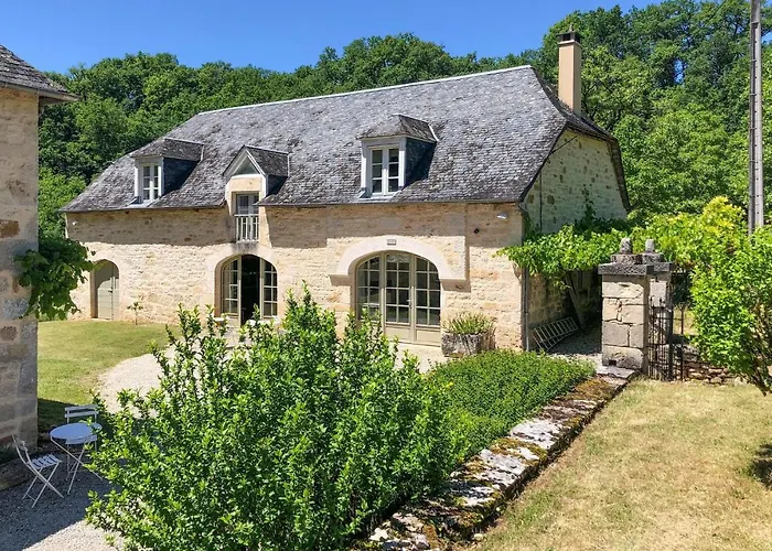 Дом отдыха Amazing In Sarrazac With Wifi Cressensac-Sarrazac